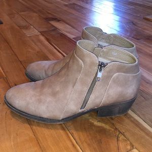 Woman’s Ankle Boots